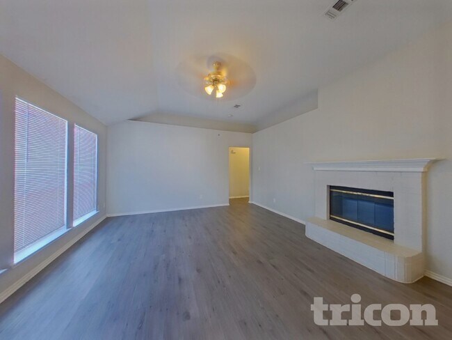 Foto del edificio - 6910 Meadow Bend Dr