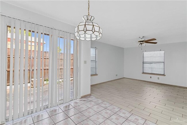 Building Photo - 18 E Samano St