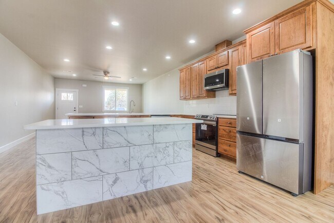 Building Photo - Gorgeous, Newly-Built Home in West Valley ...
