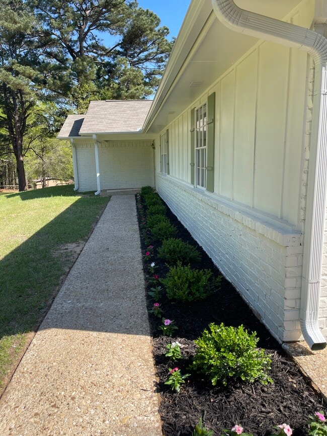 Foto del edificio - 15021 Hillview Rd