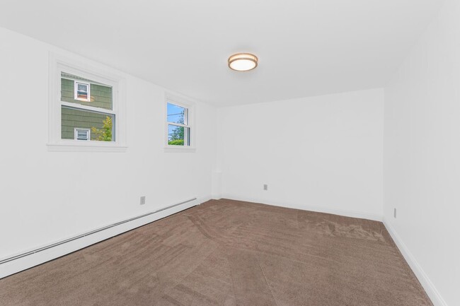 Building Photo - 2 Bryn Mawr Pl