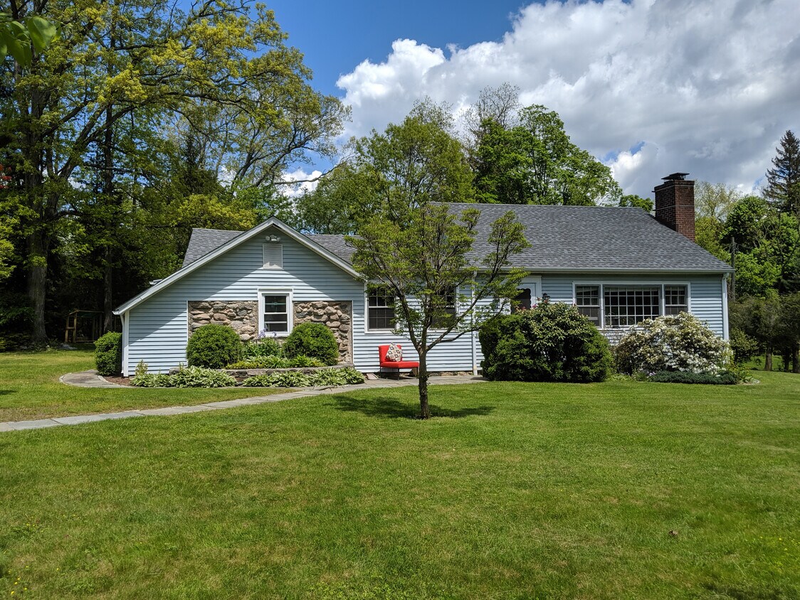 Primary Photo - 32 Knapp Ln