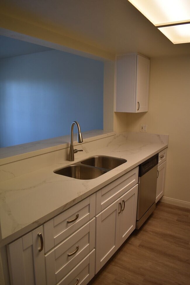 Foto del edificio - Remodeled 1 Bed, 1 Bath First Floor Condo in Carmel Trails