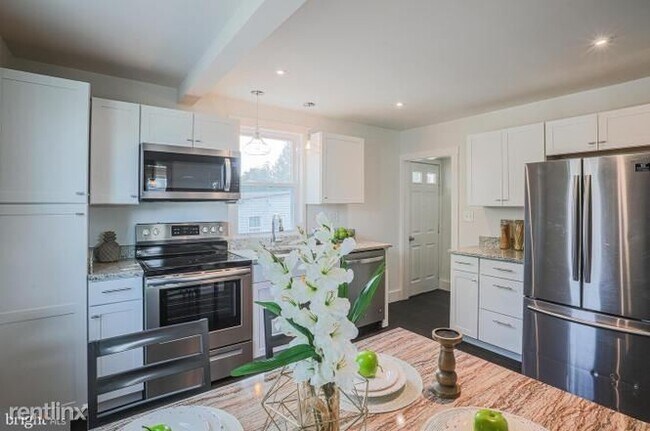Foto del edificio - 4 br, 2 bath House - 202 Oak Ave