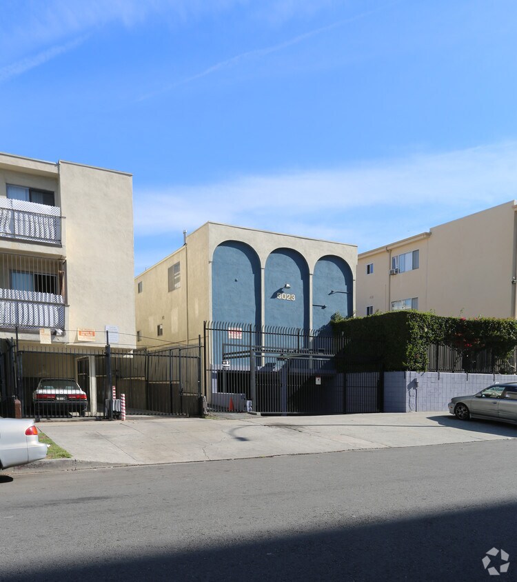 Building Photo - 3023 Leeward Ave