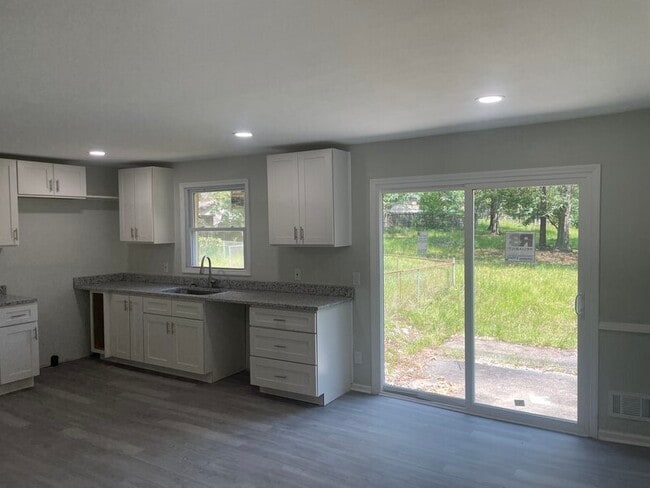 Foto del edificio - 32 King Arthur Ct