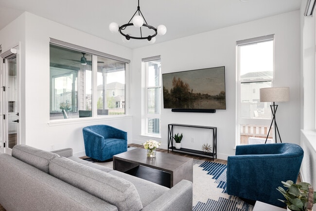 Building Photo - 6010 N Perth St