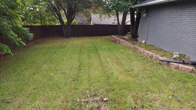 Foto del edificio - 2202 Greenbriar Ct