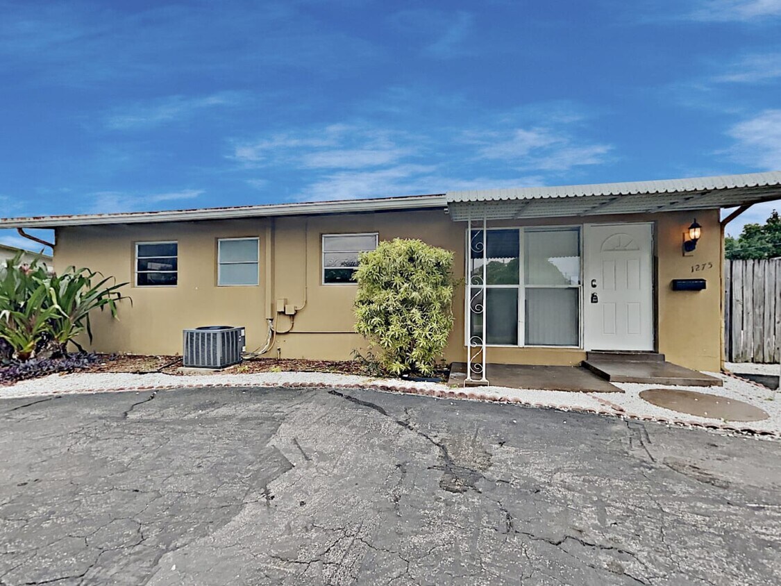 Foto principal - 1275 SW 28th Rd