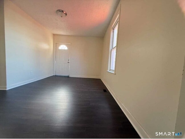 Building Photo - 26 Clarence St