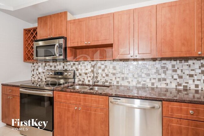 Foto del edificio - 1682 Northeast 176th Street