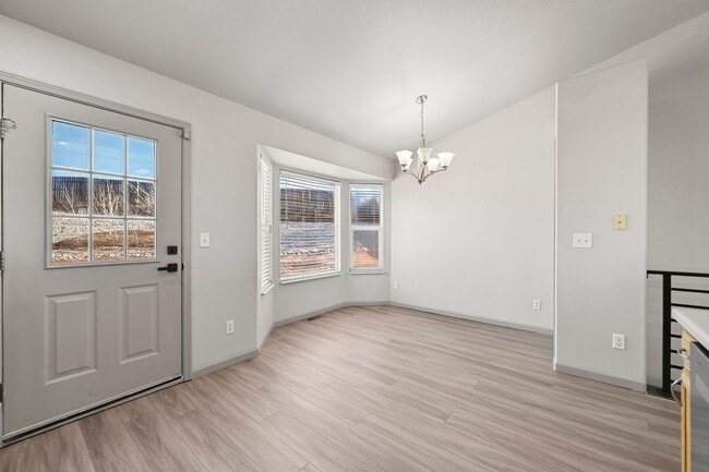 Building Photo - 5540 Almont Ave