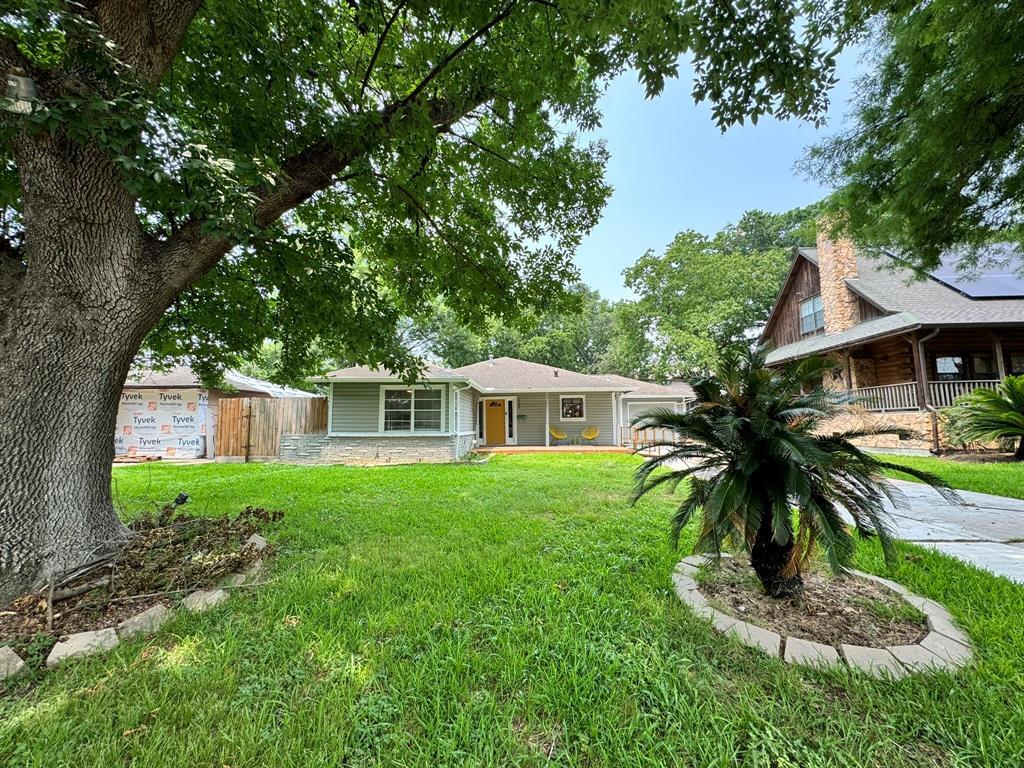 Primary Photo - 805 Jaquet Dr