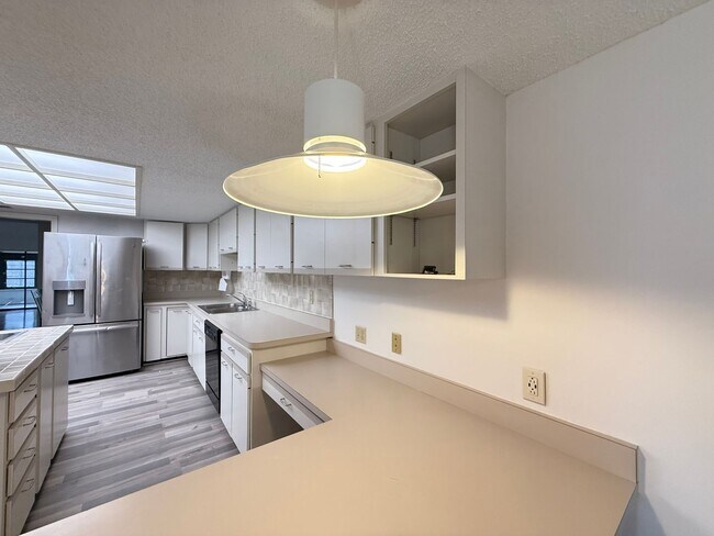 Foto del edificio - 4-Bedroom, 3-Bath Home with Courtyard Near...