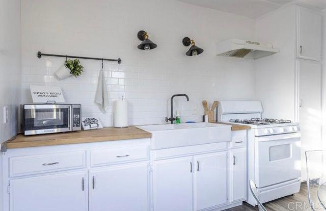 Building Photo - 1272 4th Ave