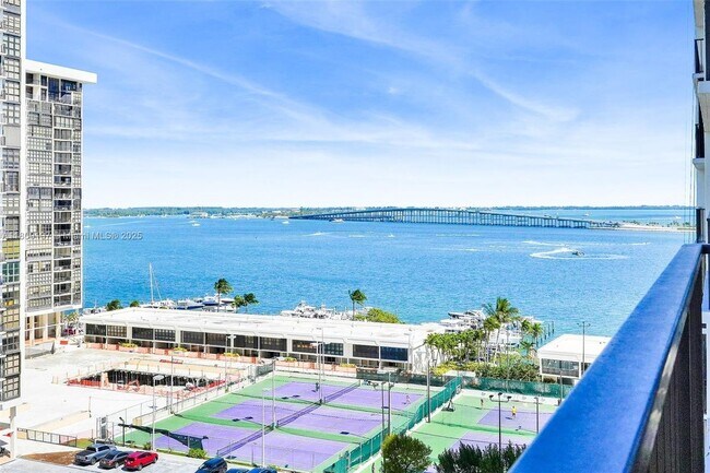 Foto del edificio - 1915 Brickell Ave