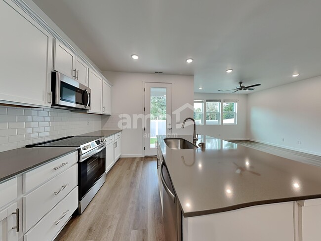 Building Photo - 5133 Turnstone St SE