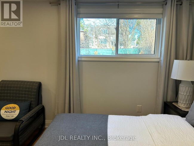 Building Photo - 973 Willowdale Ave