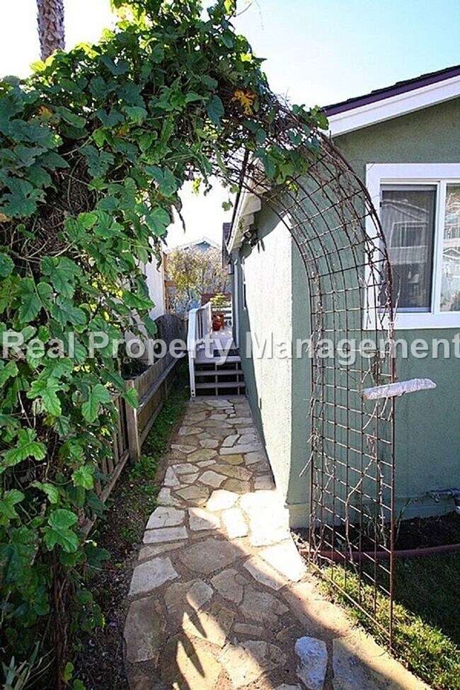 Building Photo - AVAILABLE OCTOBER - Cayucos Cottage by the...