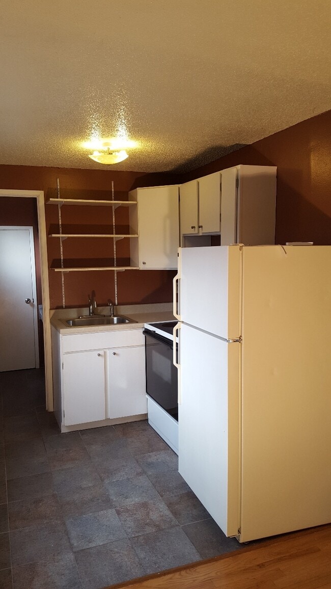 Kitchen - 4212 Winslow Place North