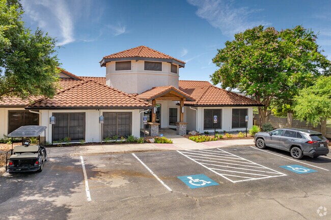 Exterior de la casa club - Sendero Ridge