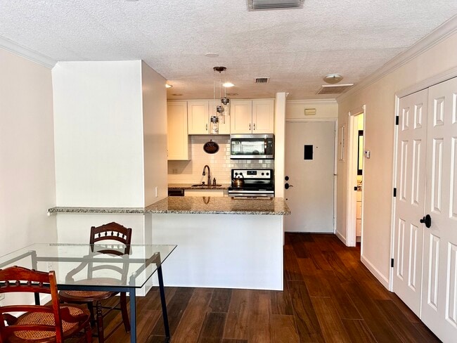 Building Photo - 1815 Robalo Dr