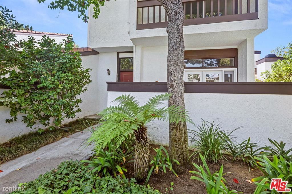 Primary Photo - 3 br, 3 bath Townhome - 17165 Palisades Cir
