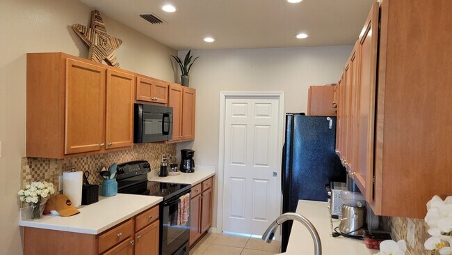 Foto del edificio - 3716 82nd Ave Cir E