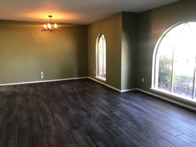 Photo - Newly Updated - Granite Counters - 4 Bd/3 Ba - Spacious House