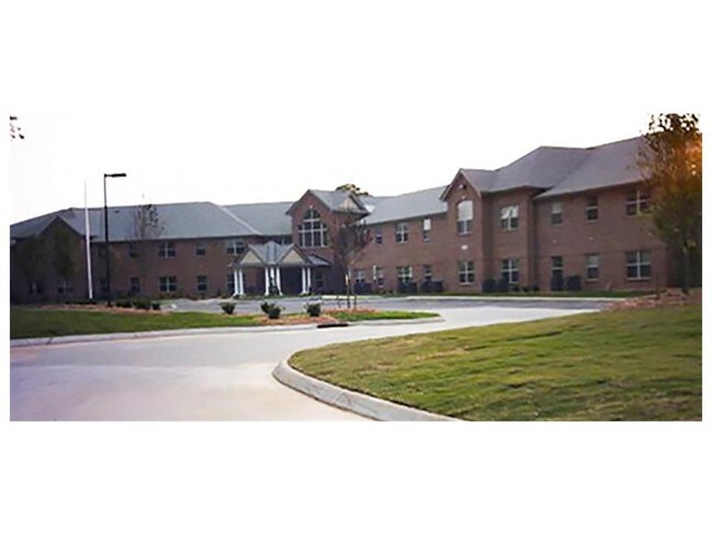 Building Photo - 105 Royal Ln