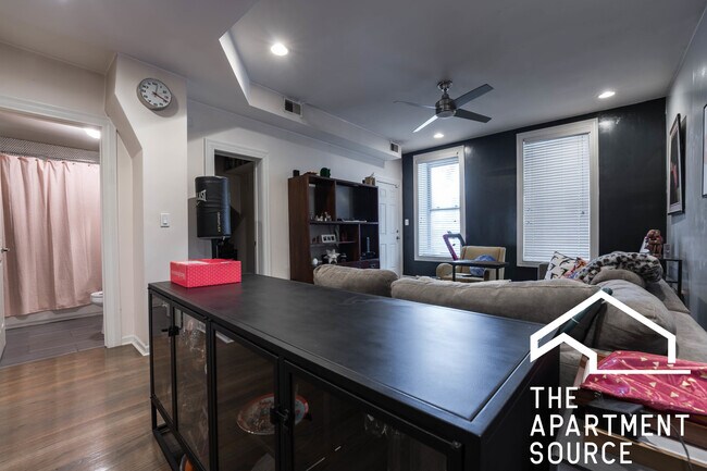 Foto del edificio - 2651 W Armitage Ave