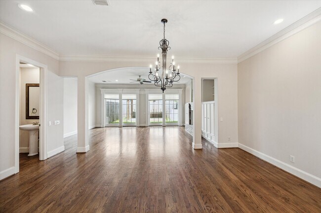Foto del edificio - 1321 Whispering Pines Dr