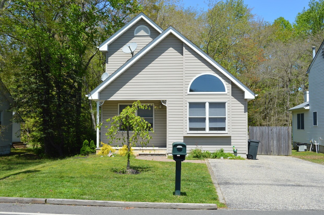 Primary Photo - 604 E Bay Ave