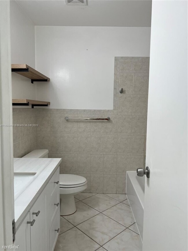 Building Photo - 3 br, 1 bath House - 220 NW 57th St # 1