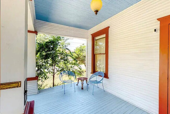 Foto del edificio - 821 S Main St