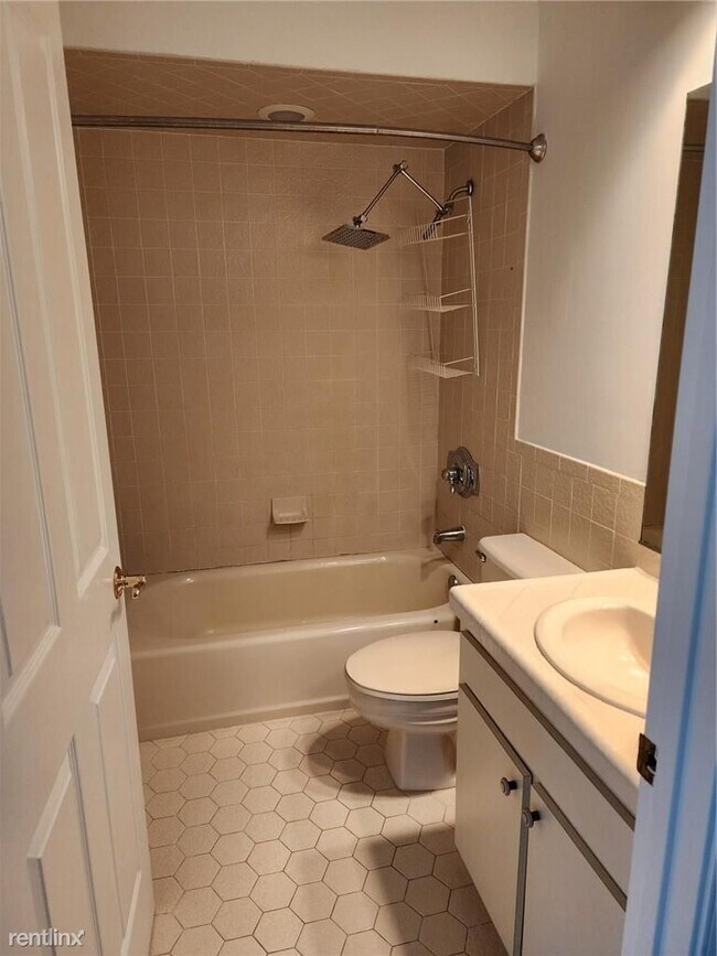 Building Photo - 4 br, 3 bath House - 320 SE 12th Ave