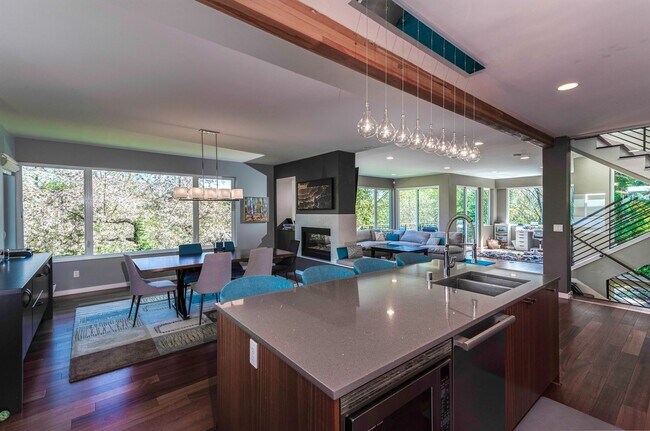Building Photo - Laurelhurst Home