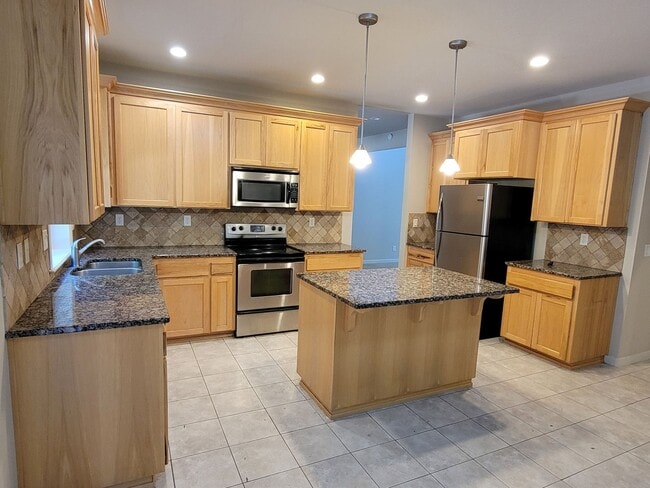 Building Photo - Spacious 4 Bedroom House Near Riverview Pa...
