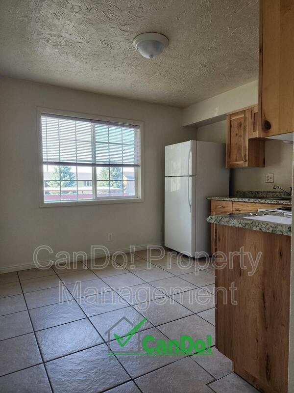 Building Photo - 250 Carol Dr