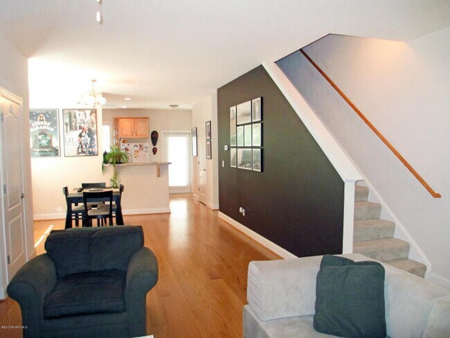 Foto del edificio - 252 Sheliah Court | 3 Bed 3.5 Bath W/ Fini...
