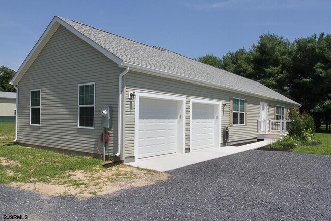 Building Photo - 8 Conover Ln