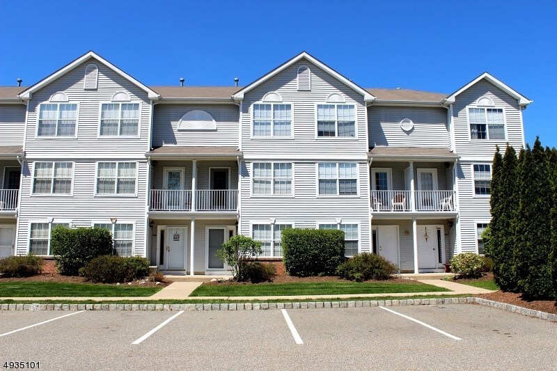 Primary Photo - 305 Mercer Ct