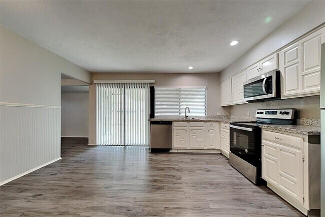 Foto del edificio - 18311 Navajo Trail Dr