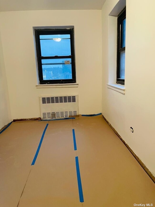 Foto del edificio - 94-30-94-60 60th Ave