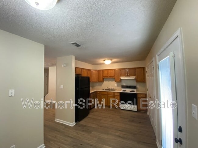 Building Photo - 58 Villa Ln