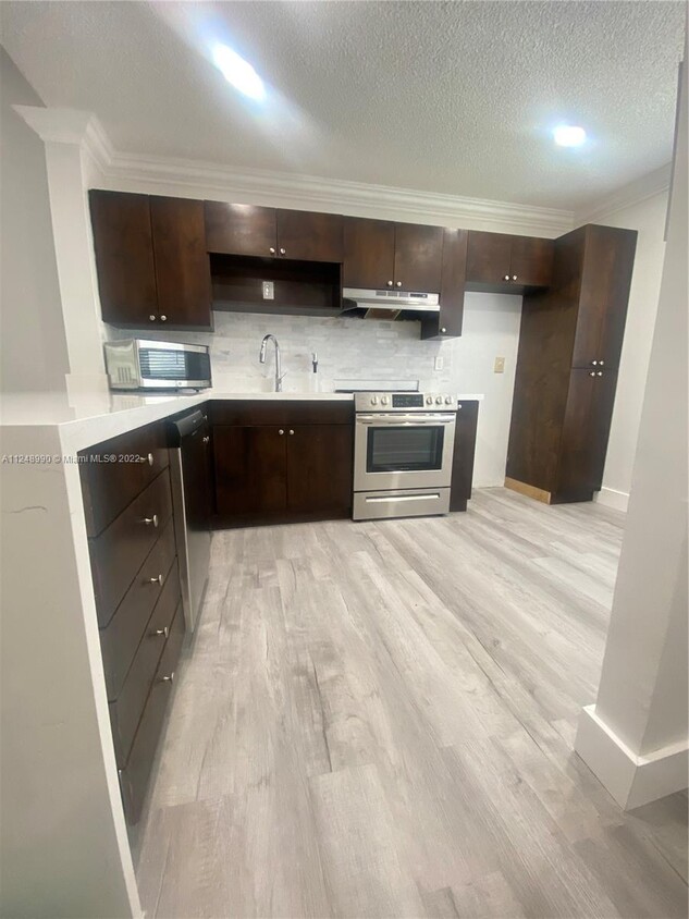 Primary Photo - 8107 SW 21st Ct