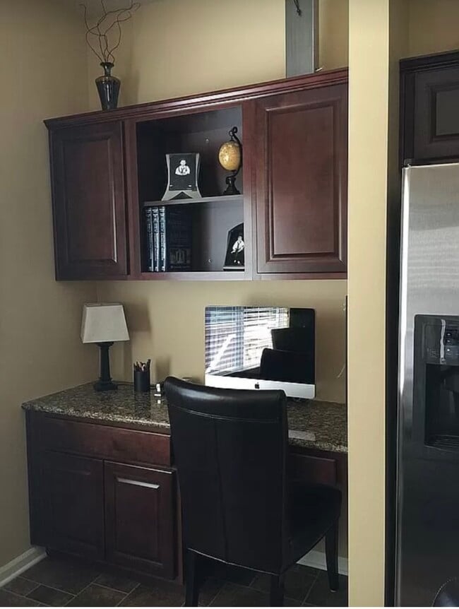 Desk area off kitchen - 7111 S 183rd Ave
