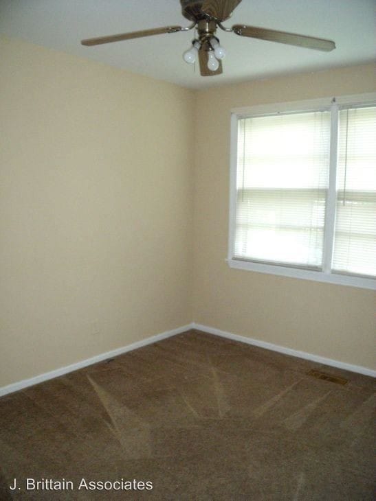 Building Photo - 3 br, 1 bath House - 415 W Glade Road