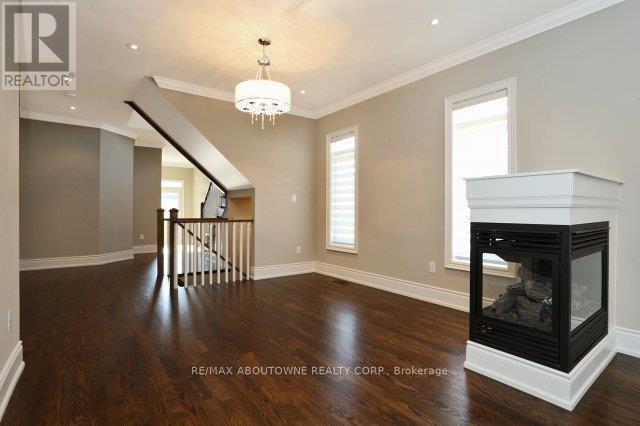 Photo du bâtiment - 2430 Whistling Springs Crescent