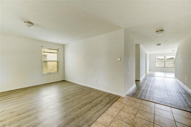 Building Photo - 16003 Peach Bluff Ln
